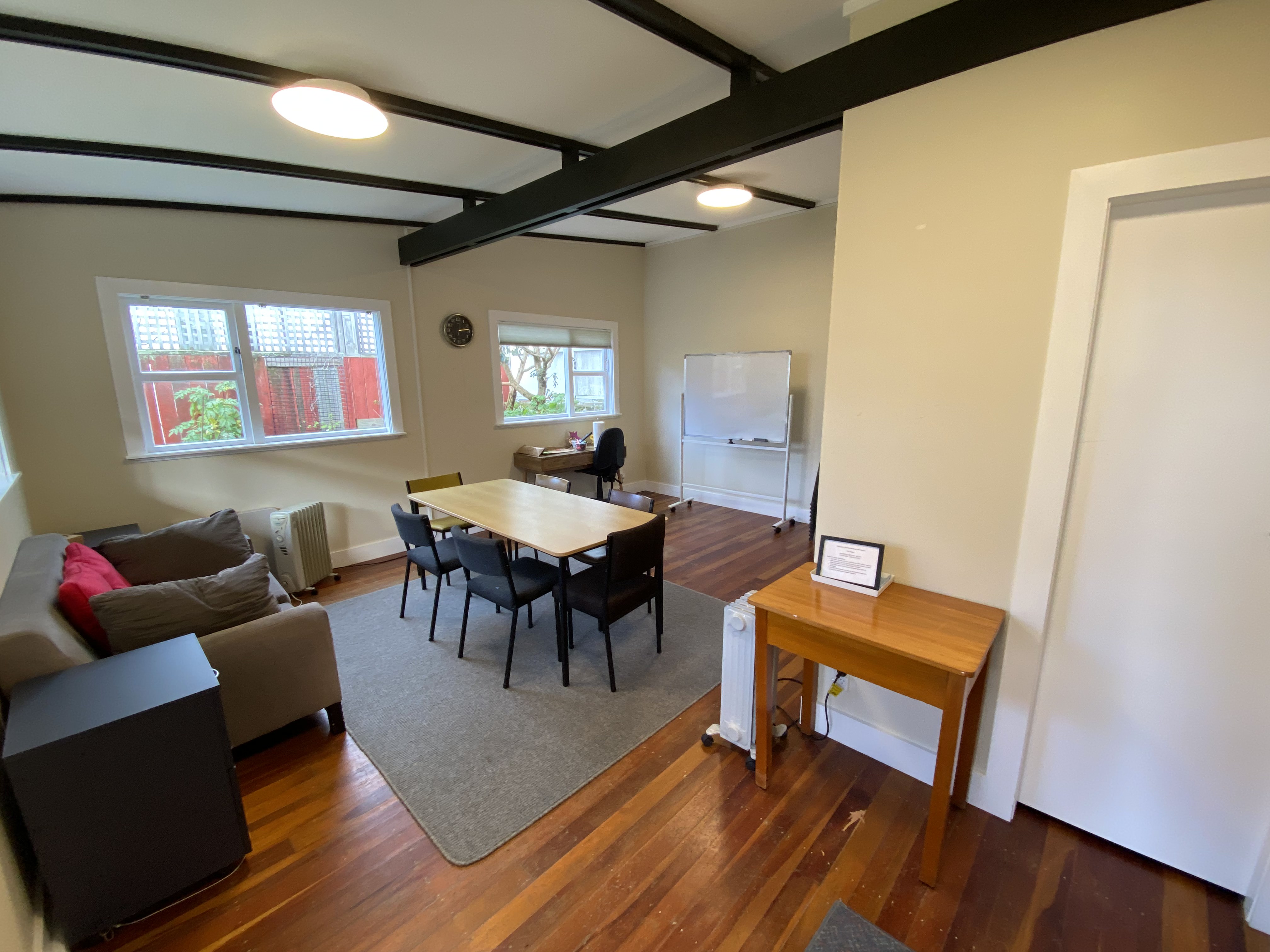 A small room with table, chairs and armchairs